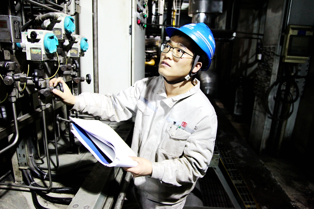 1678686386133089694.jpg 1.韓城第二發(fā)電公司熱控一班技術(shù)員楚樂(曹軍科攝).jpg