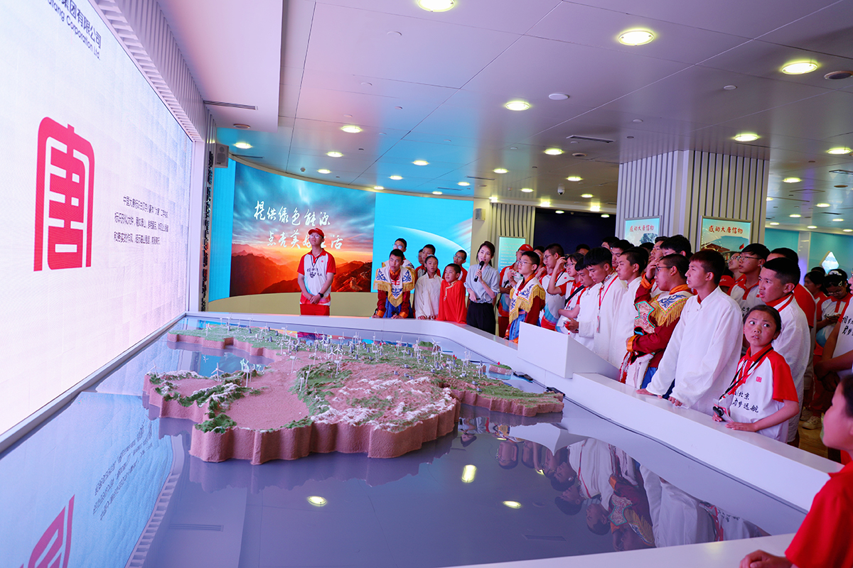 1723452686830008543.jpg 圖5學生參觀中國大唐a.jpg